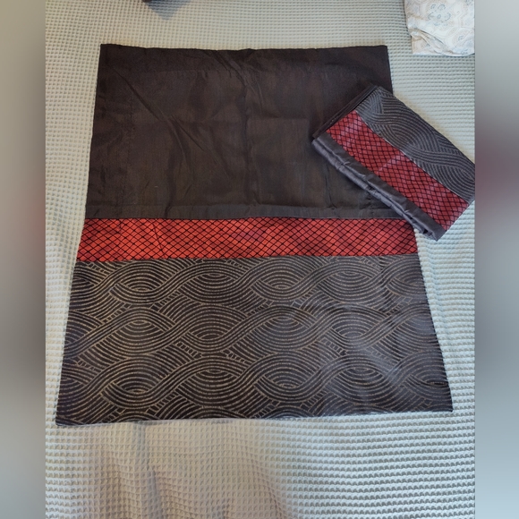 Set of 2 Dark Red and Black Standard size Pillow Shams - Picture 2 of 5